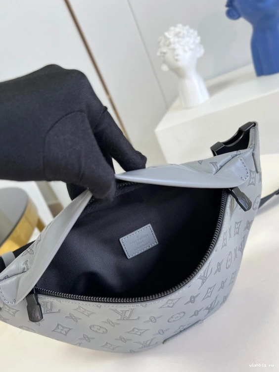 WIS LOUIS BUMBAG VUITTON DISCOVERY 1130